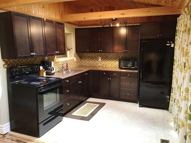 Kitchen - 223 London St