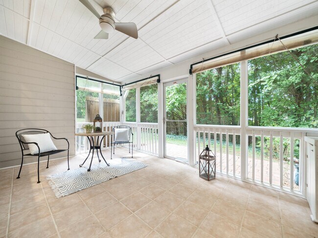 Foto del edificio - 313 Silverberry Ct