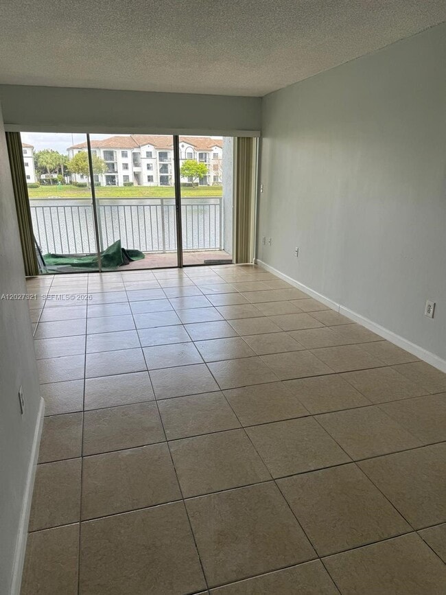 Building Photo - 9373 Fontainebleau Blvd