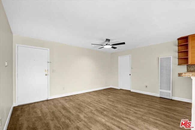 Building Photo - 18530 Hatteras St