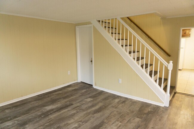 Building Photo - 210 Lavelle Ct