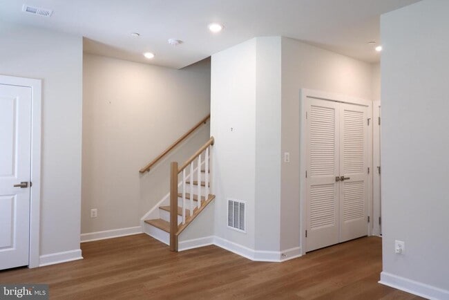 Building Photo - 13028 Hattontown Square