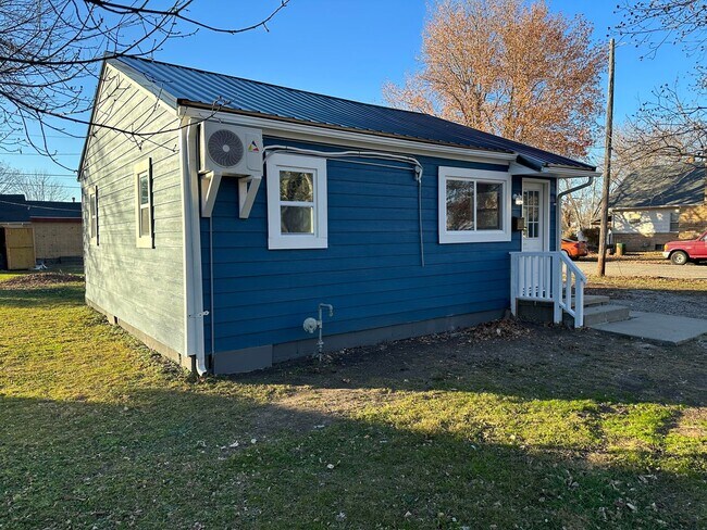 Foto del edificio - COMING SOON! Quaint & Cozy 2BR/1BA House in Baxter Springs