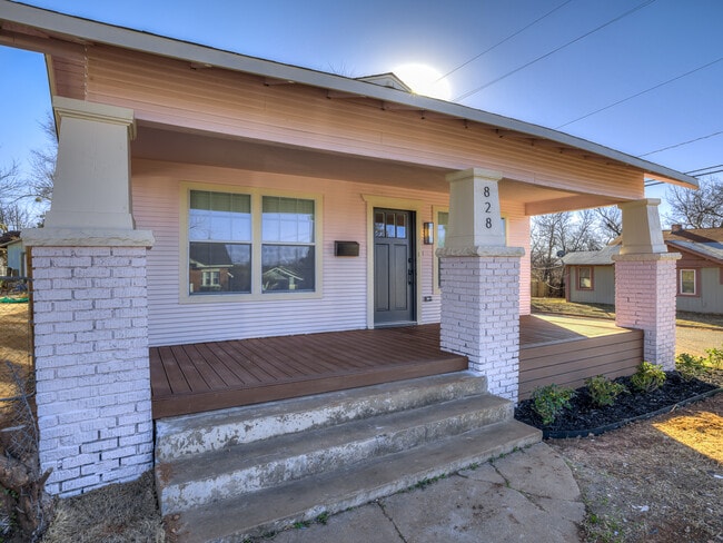 Foto del edificio - 828 NW 32nd St