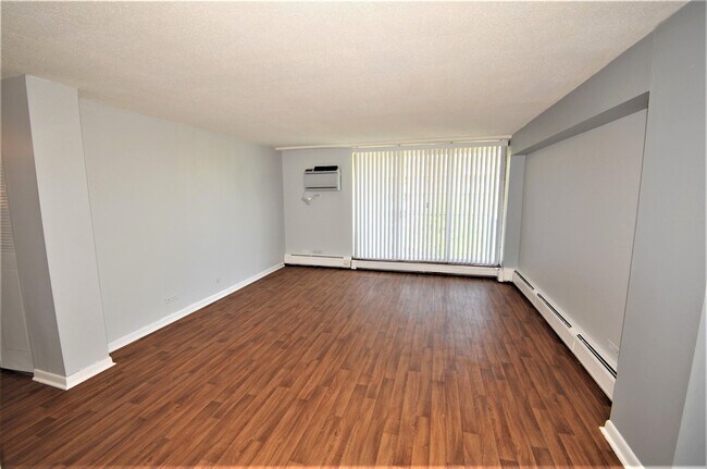 Foto del edificio - 2211 S Stewart Ave