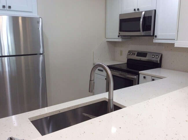 Building Photo - 2339 Treasure Isle Dr