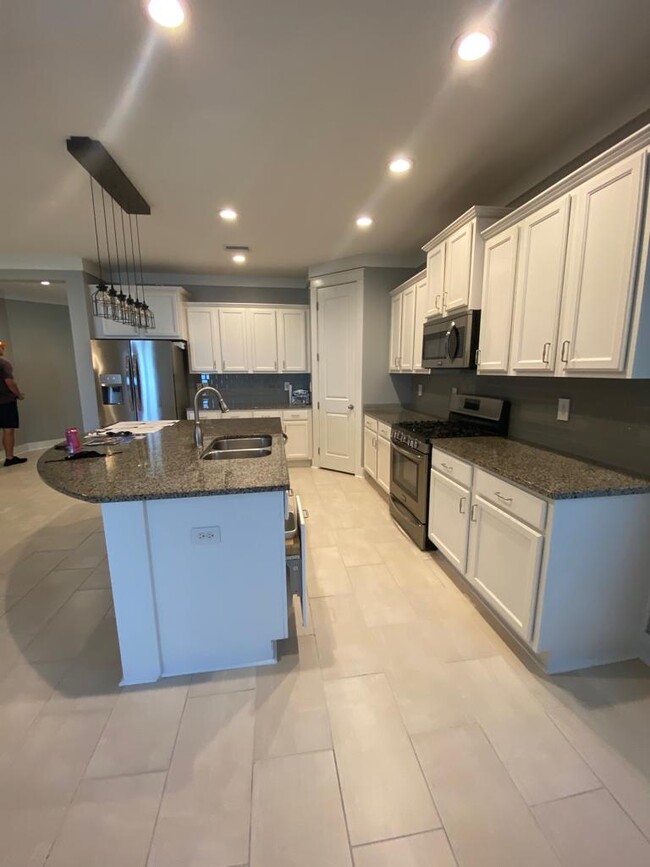 Kitchen - 3113 Heartleaf Ave E