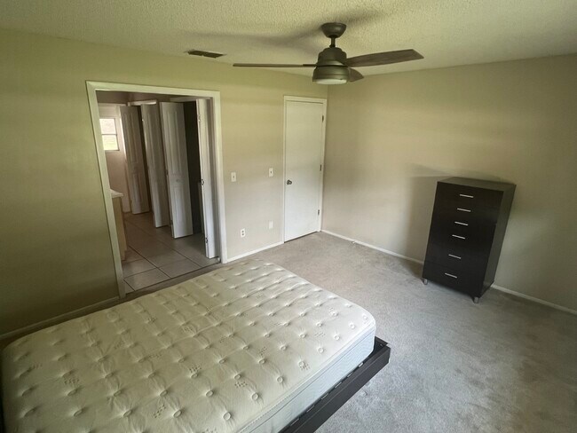 Foto del edificio - 4449 Ironstone Cir