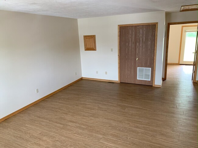 Building Photo - 350 N 100 E
