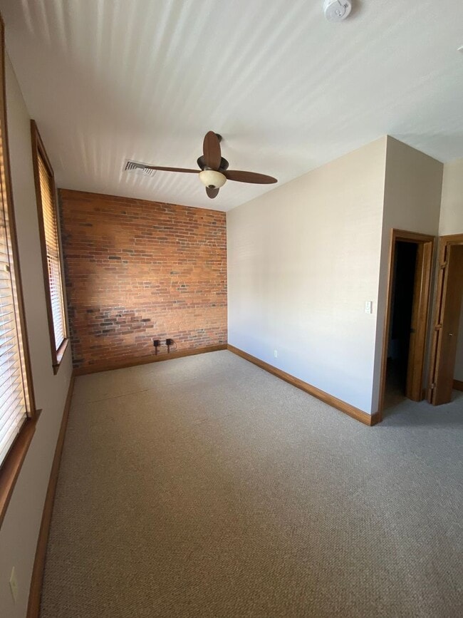 Building Photo - One Bedroom Apartment