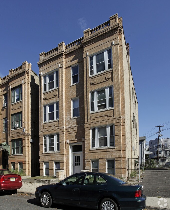 Building Photo - 60 Bartholdi Ave