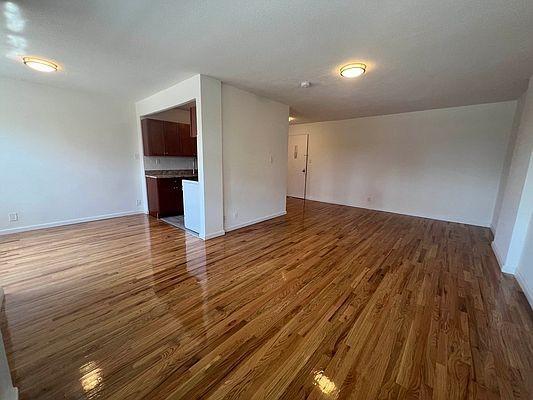 Foto del edificio - 2 bedroom in Bronx NY 10467