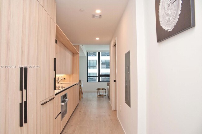 Building Photo - 225 N Miami Ave