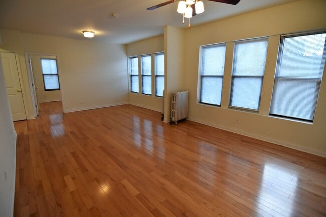 Building Photo - 720 W Grace St