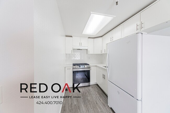 Building Photo - 615 N Juanita Ave
