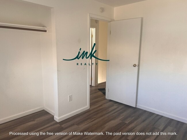 Building Photo - 2 bed 1 bath Unit Available - $1,100 a month