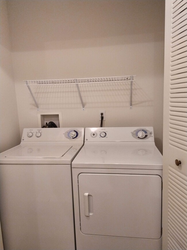 A & C Units: Washer & Dryer - Regency Park (NO PETS ALLOWED)