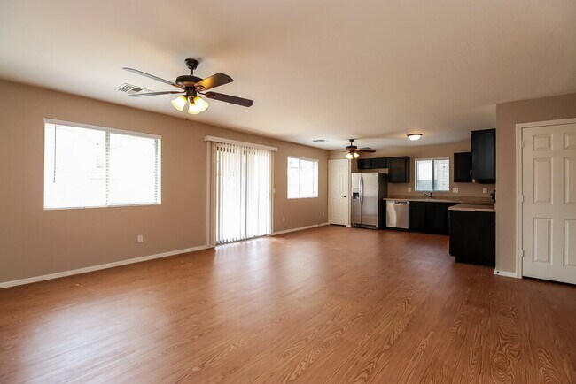 Foto del edificio - 3251 W Carlos Ln