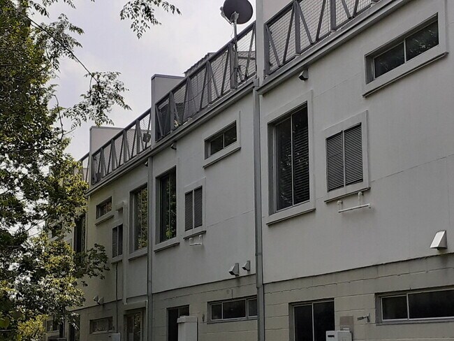 Building Photo - Awesome Open-Air Rooftop Deck!  Three-story Condo on S. Congress!