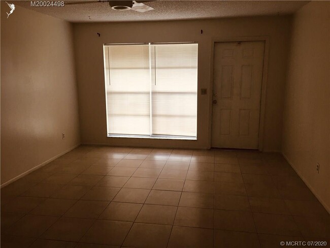 Building Photo - 43 SE Mead Pl