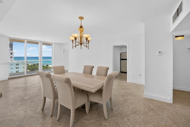 Foto del edificio - 5001 Collins Ave