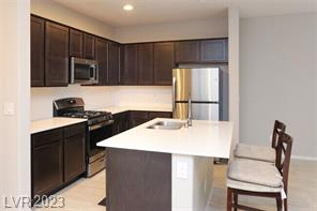 Foto del edificio - 3 Bedroom townhome near Henderson Hospital.  Galleria Mall, Sunset Station and many restaurants w...