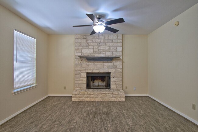 Building Photo - 6489 Hart Ln