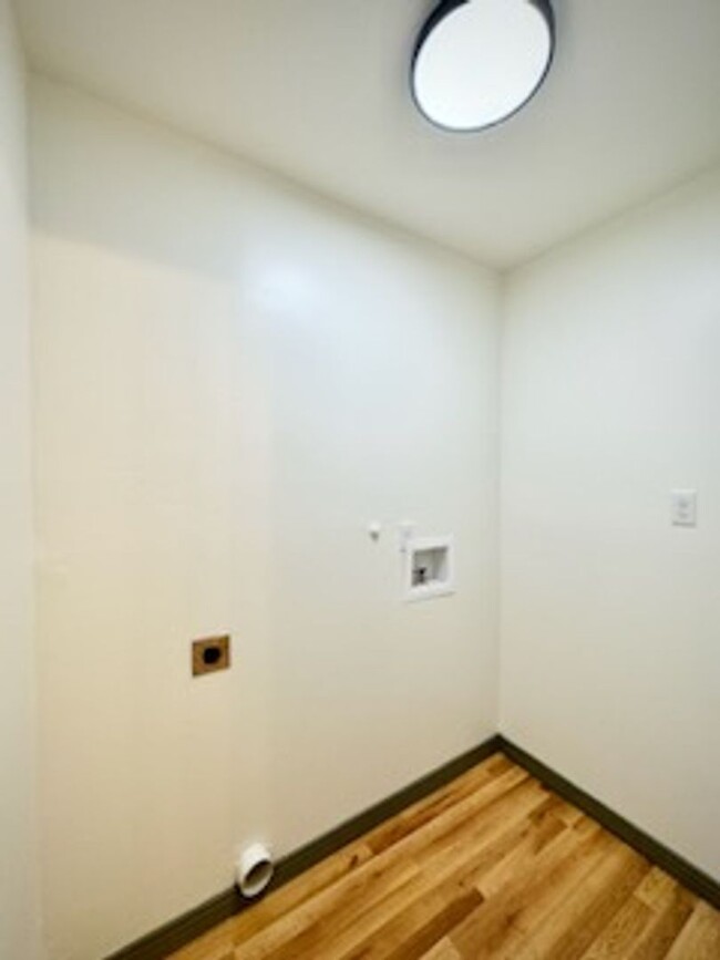 Building Photo - Beautiful remodeled 2 bedroom 1 bath