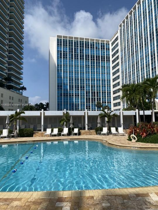 Foto del edificio - 5055 Collins Ave