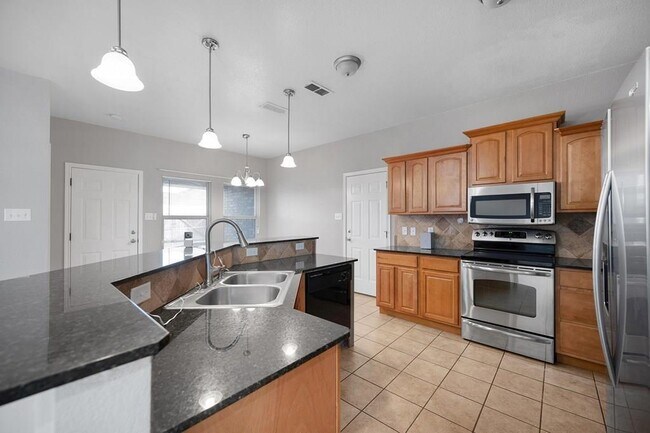 Building Photo - 1121 Laredo Dr