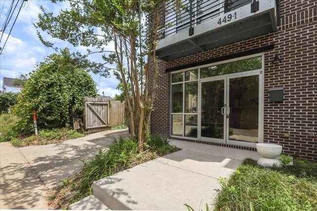 Foto del edificio - 3 Bedroom Townhome in All Saints District!...