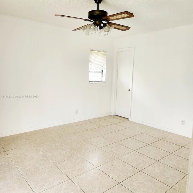 Building Photo - 2079 Coral Ridge Dr