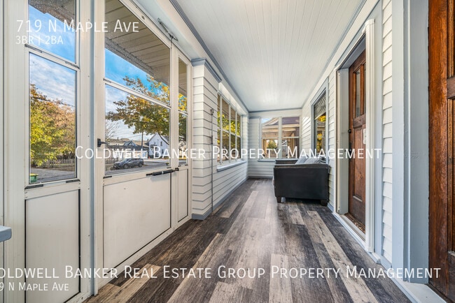 Building Photo - 719 N Maple Ave