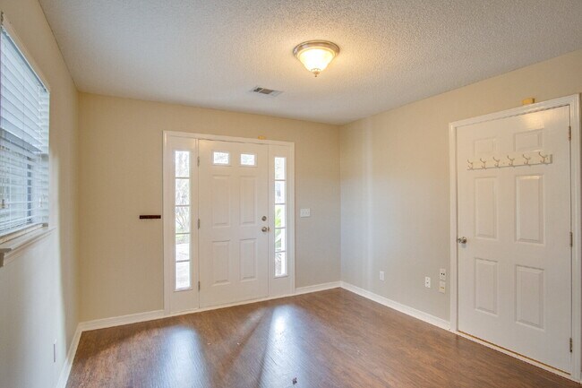 Foto del edificio - Live the Gulf Breeze Waterfront Life – Dock, Canal Access & Boat Lift!
