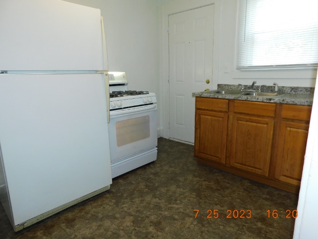 Building Photo - 144 Pingree Ave