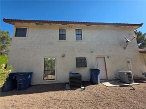 Building Photo - 4801 Fiesta Lakes St