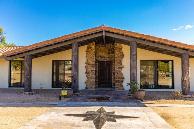 Building Photo - 4129 E Palo Verde Dr