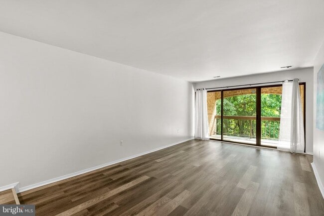 Building Photo - 435 Christopher Ave