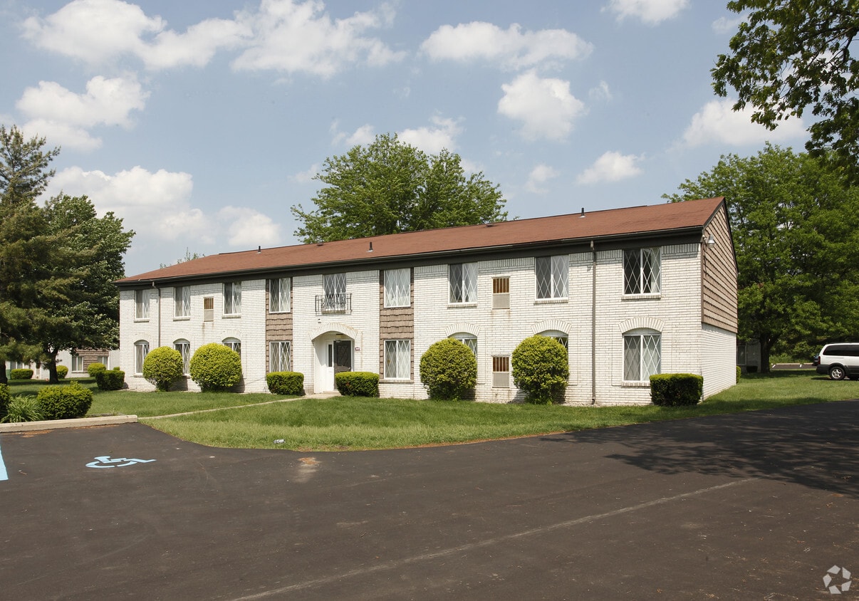 Grand Plaza Apartments in Howell, MI