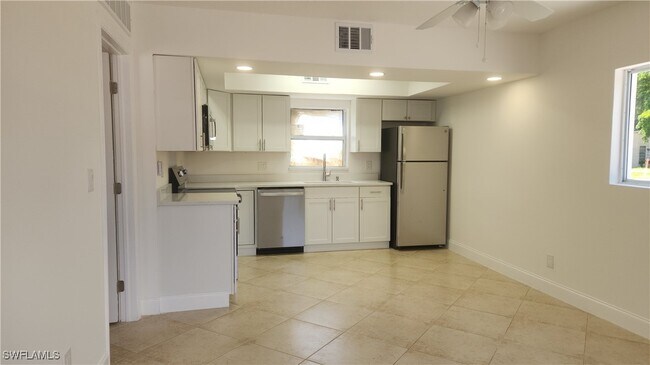 Foto del edificio - 2590 First St