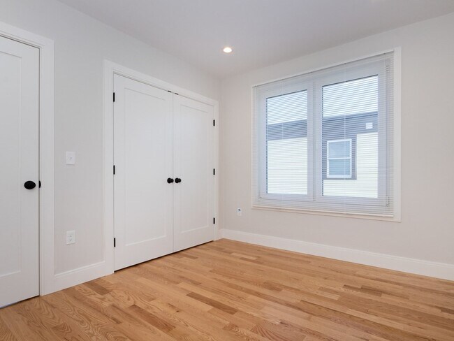 Building Photo - 5 Tovar St