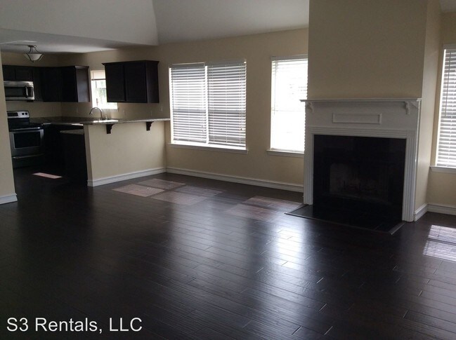 Foto del edificio - 3 br, 2 bath House - 360 Lang Ave