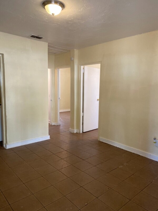 Foto del edificio - 1616 W 11th St