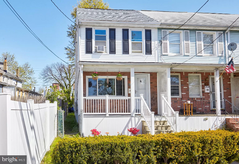 Primary Photo - 31 E Burlington St