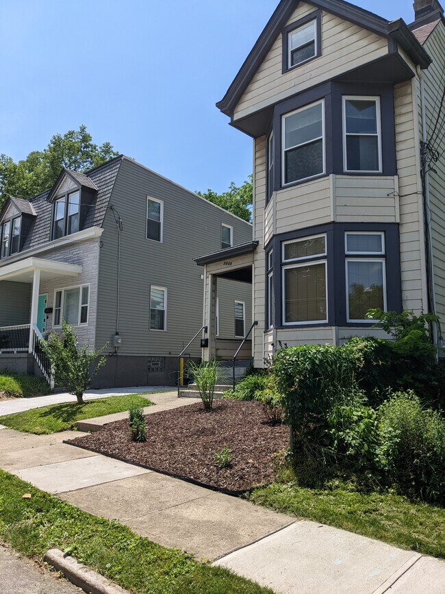 Foto del edificio - 2939 Cleinview Ave