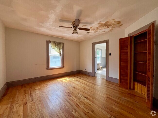 Building Photo - 10 Hamden Cir