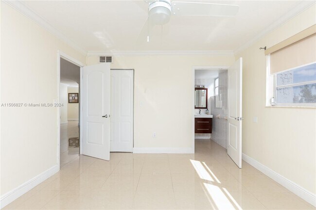 Foto del edificio - 7705 Abbott Ave