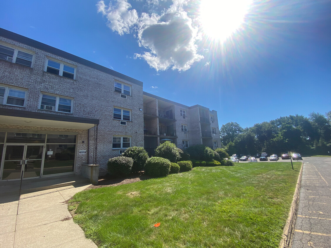 Primary Photo - 300 Meadowside Rd
