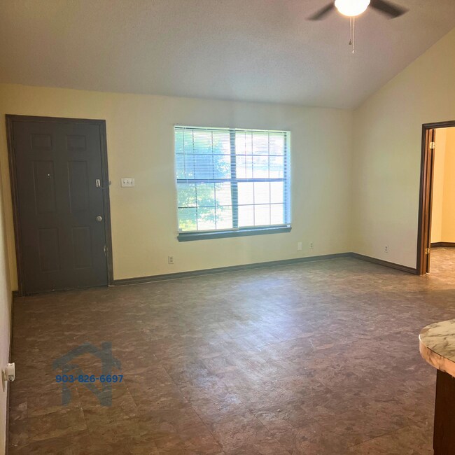 Building Photo - 106 Forest Ln