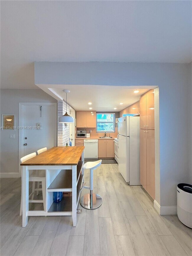 Foto del edificio - 541 Blue Heron Dr